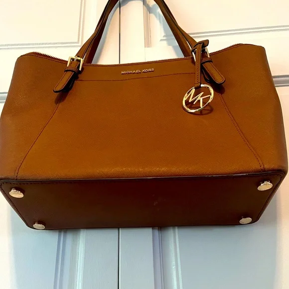 VGU condition Micheal Kors bag - Picture 4 of 6